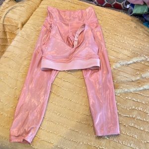 Fabletics workout pants with pockets on each side, fits iPhone & bra